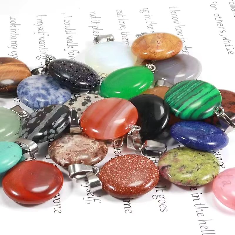 Natural Stone Crystal Crafts loose gemstones crystal healing stones round crystal pendant for Souven