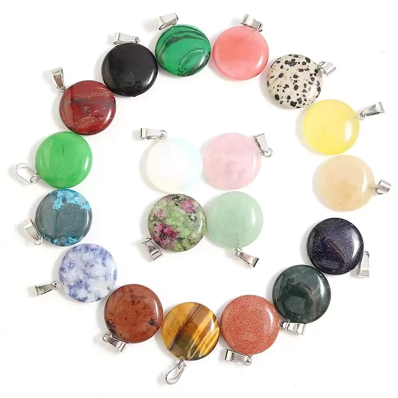 Natural Stone Crystal Crafts loose gemstones crystal healing stones round crystal pendant for Souven