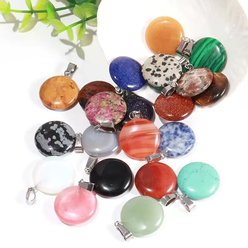 Natural Stone Crystal Crafts loose gemstones crystal healing stones round crystal pendant for Souven