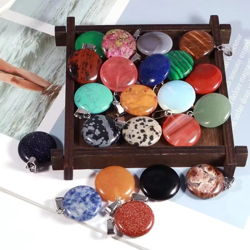 Natural Stone Crystal Crafts loose gemstones crystal healing stones round crystal pendant for Souven